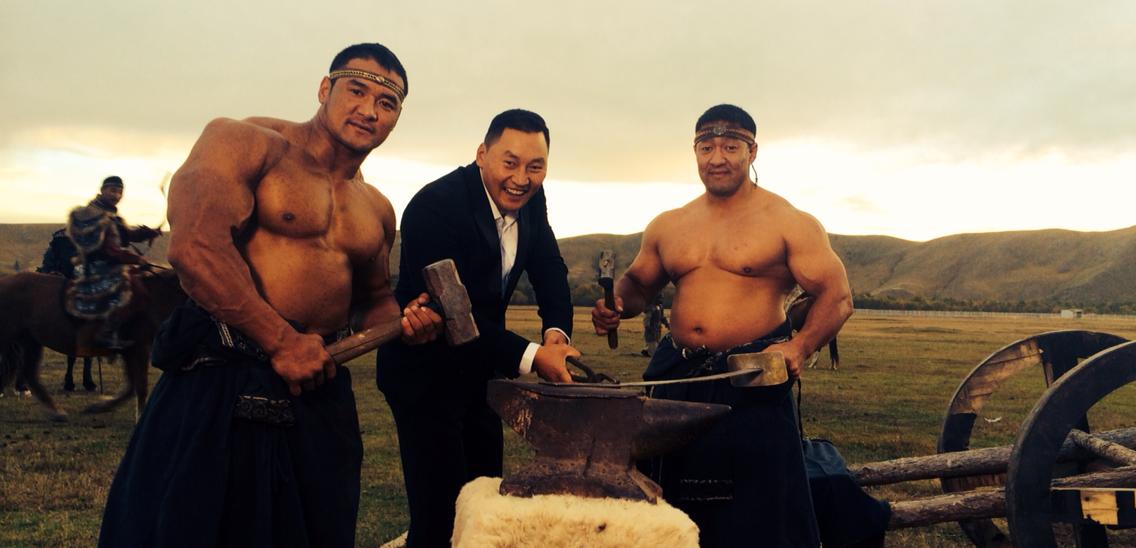 Жүжигчин Б.Амарсайханд МУГЖ цол өгөхийг уриаллаа